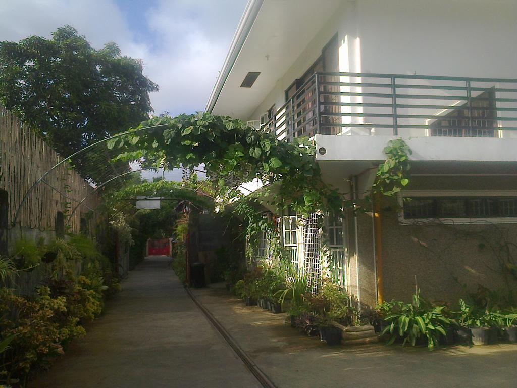Charm Guest House Puerto Princesa Exterior foto